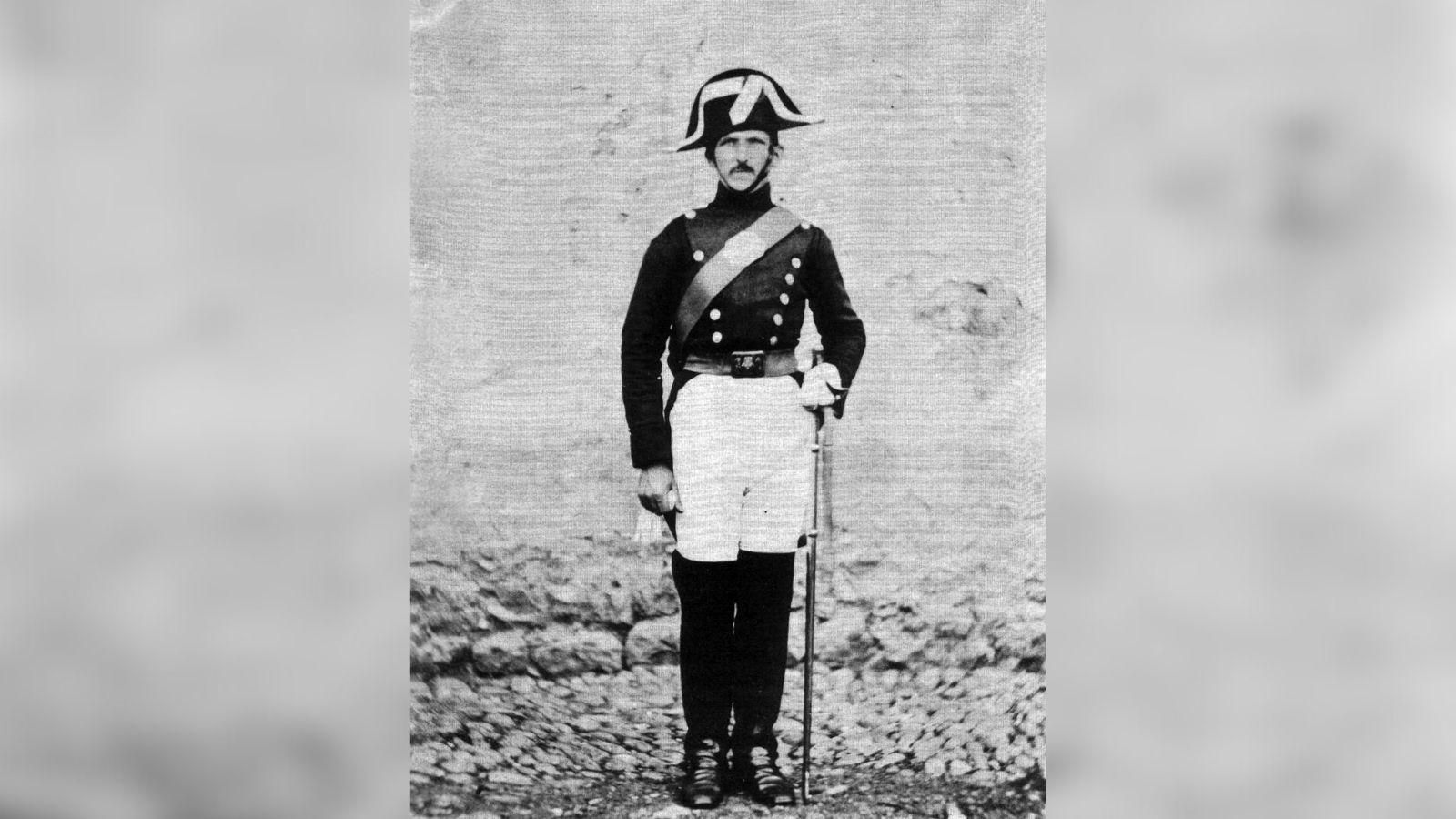 Igrexa de San Martiño de Aguís e fotografía do portugués Paiva Couceiro.