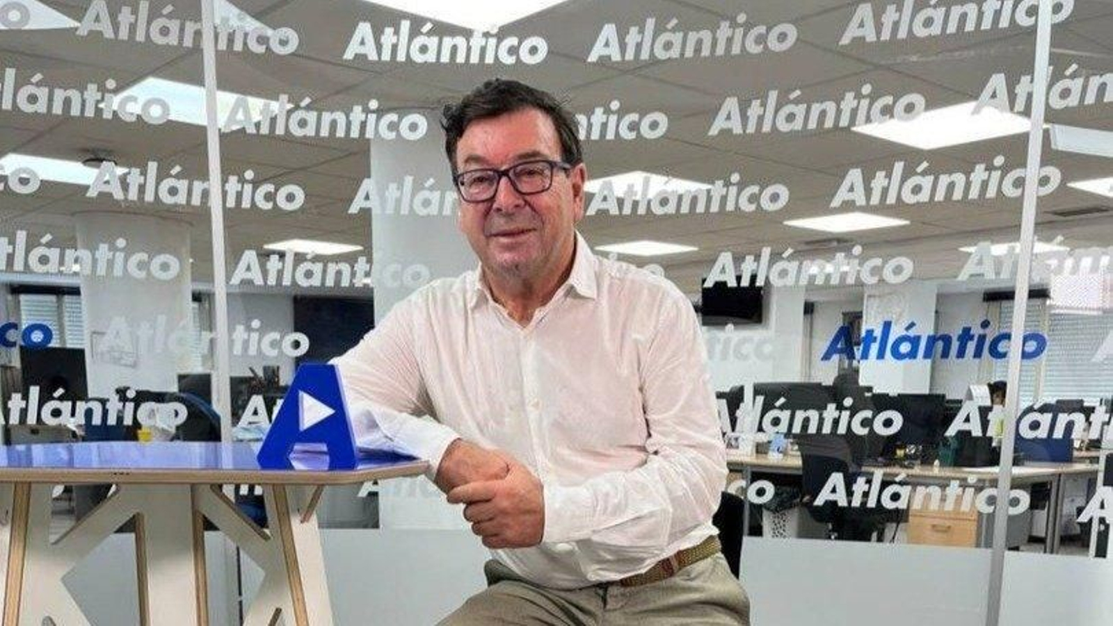 Bartolomé Pidal en el set TV de Atlántico.