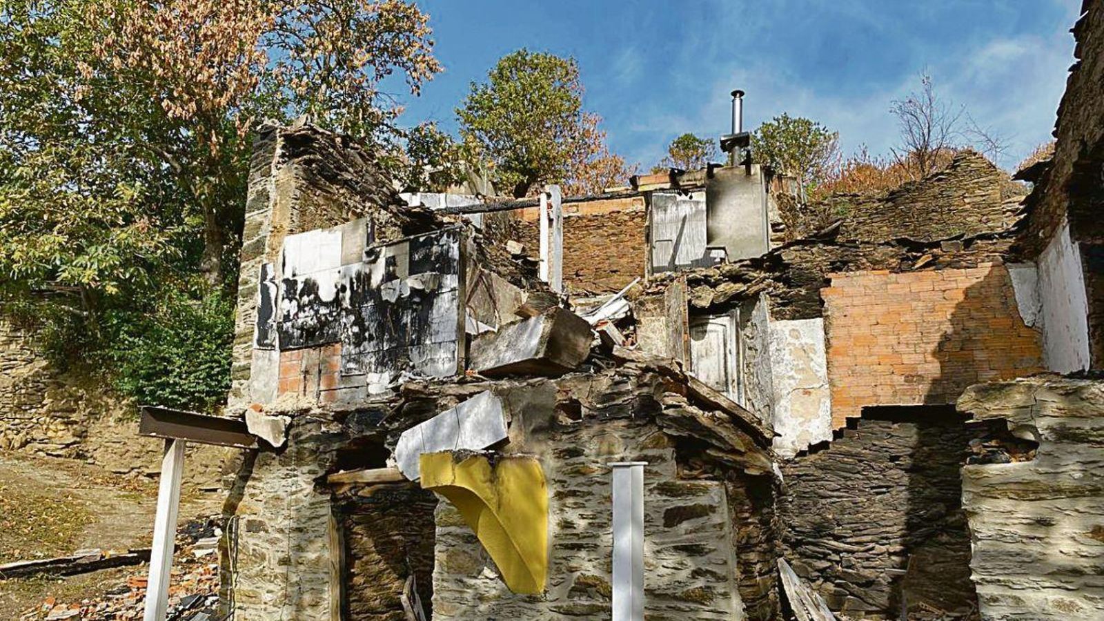Estado de las casas tras el incendio.