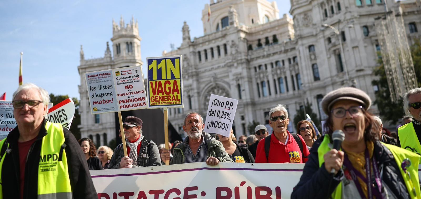Miles de pensionistas se unen en Madrid para exigir la subida del 6%