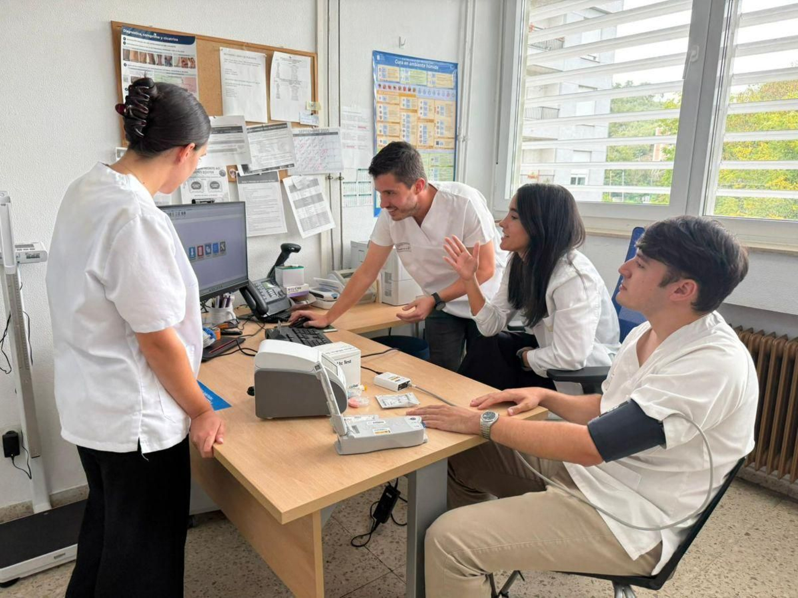Médicos de Atención Primaria con los nuevos dispositivos MESI mTABLET.