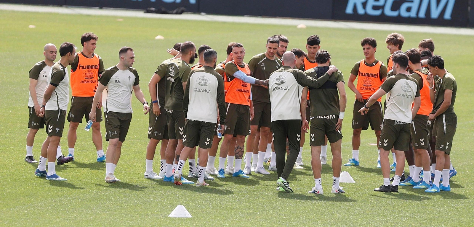 Galería | Aspas sonríe tras sellar su continuidad en el Celta