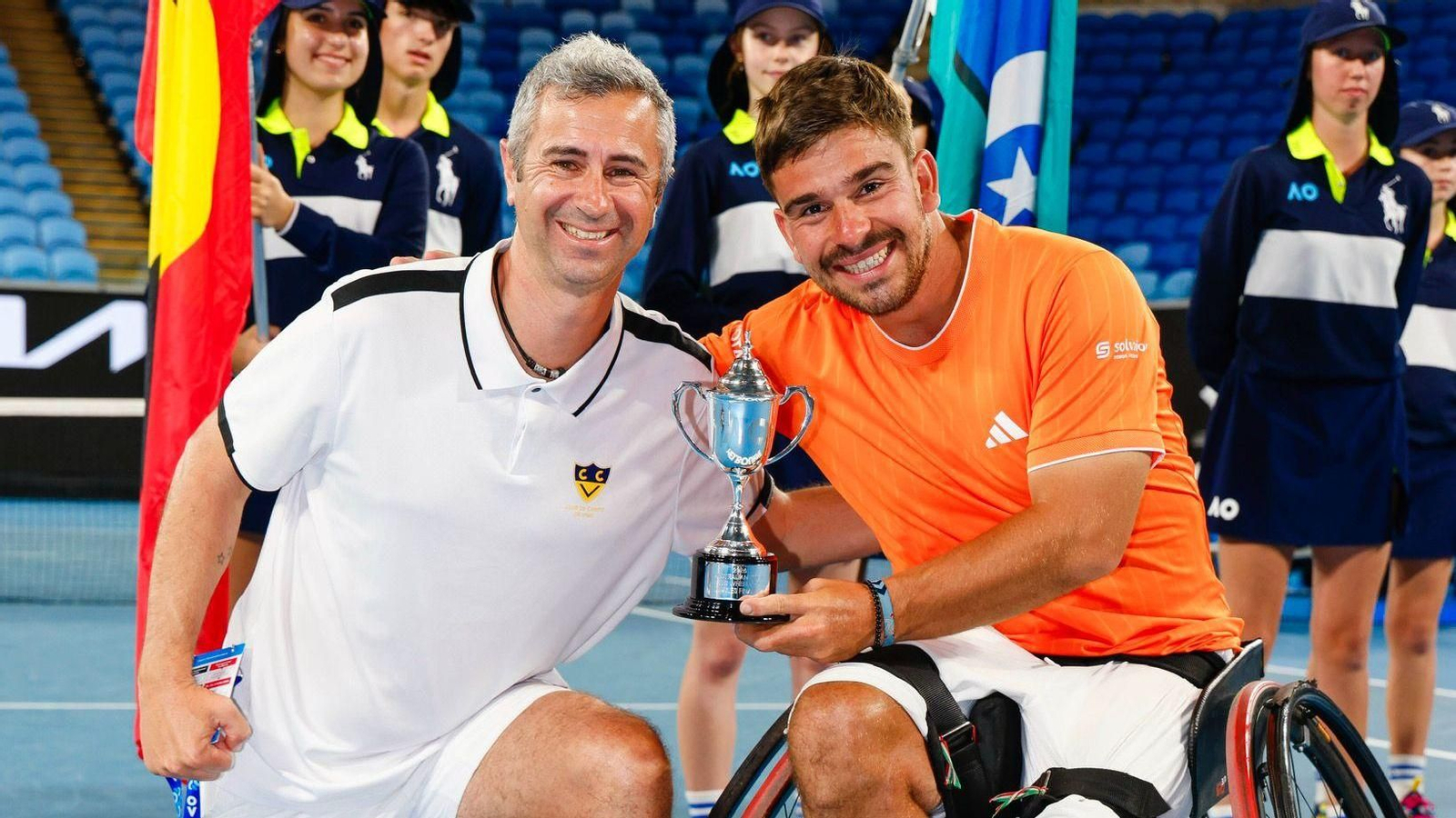Róber Rodríguez y Martín de la Puente, en la Margaret Court de Melbourne Park, tras la final del Open de Australia.