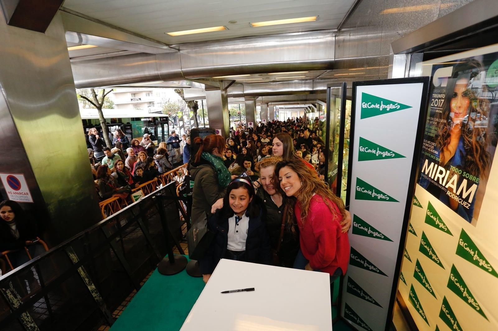 La gallega Miriam de Operación Triunfo en Vigo 02