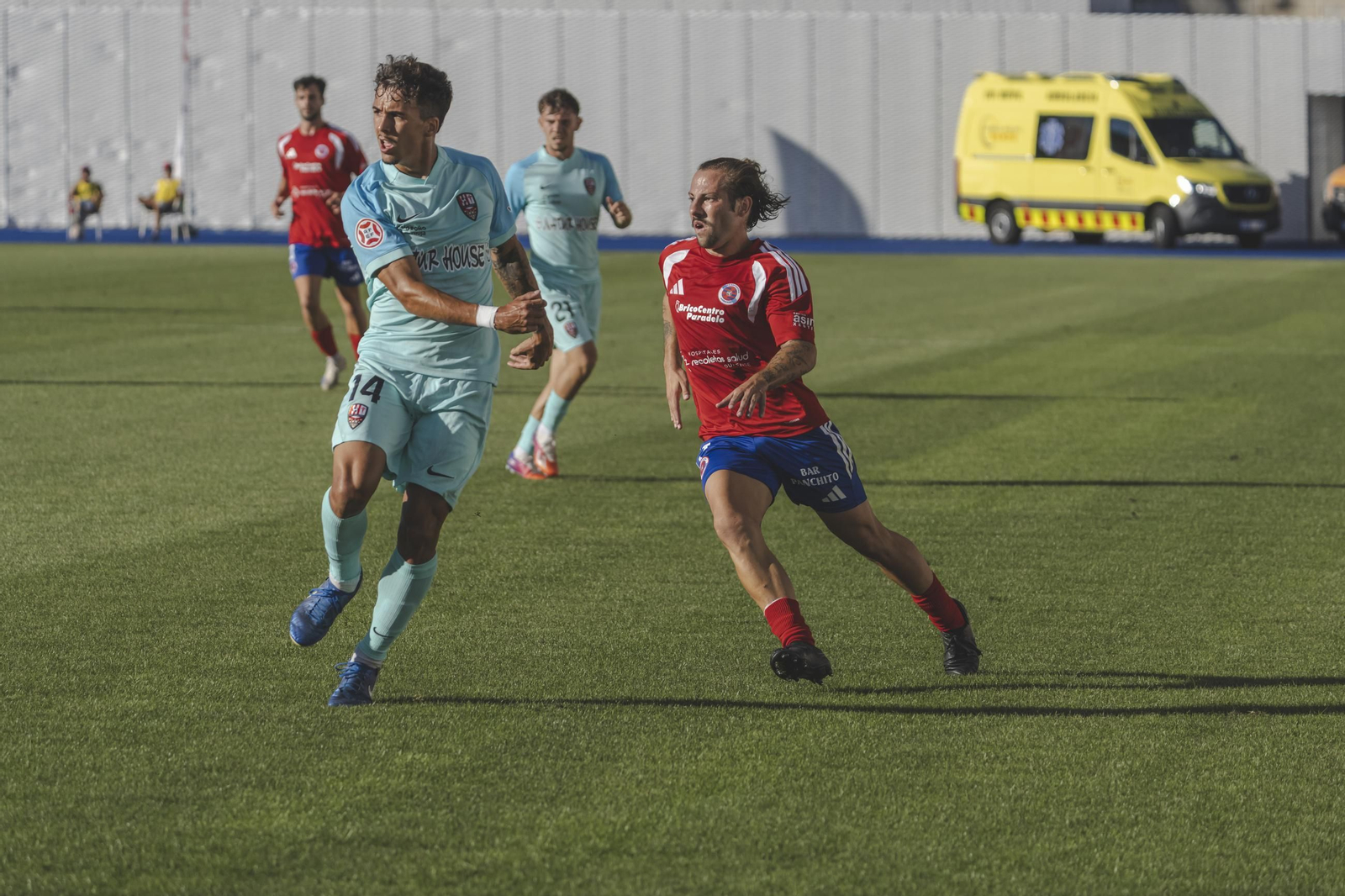 Galería |  O Couto vive una jornada de calor y una nueva derrota de la UD Ourense en Primera Federación