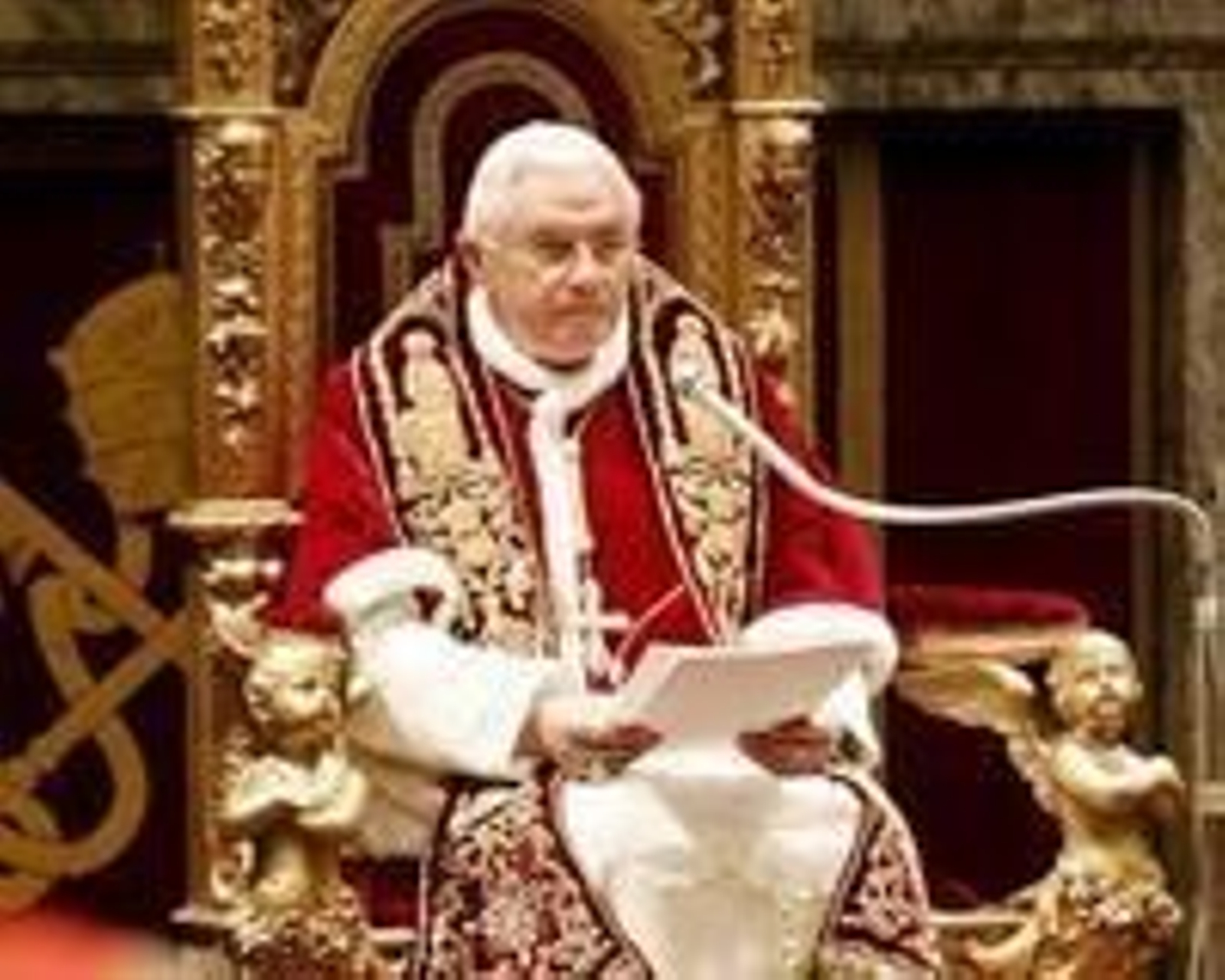Benedicto XVI denuncia el abuso y la explotación 'egoísta' que hace el ...