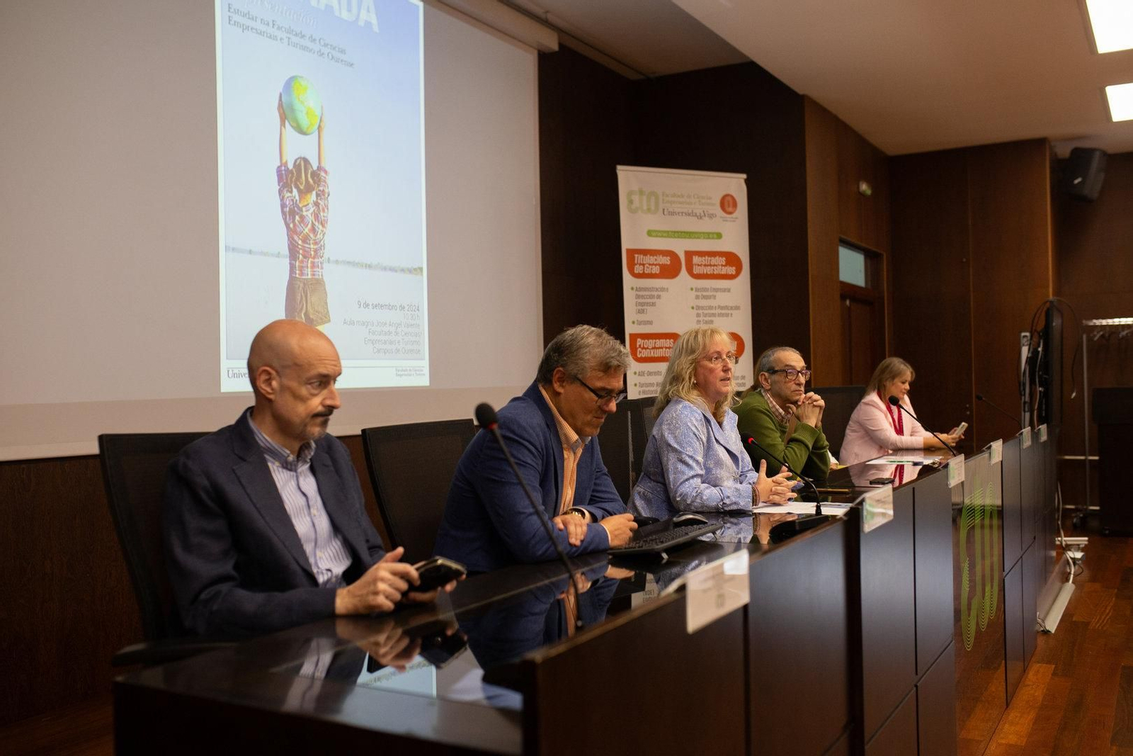 Grupo educativo realiza el acto de bienvenida de inicio de curso.