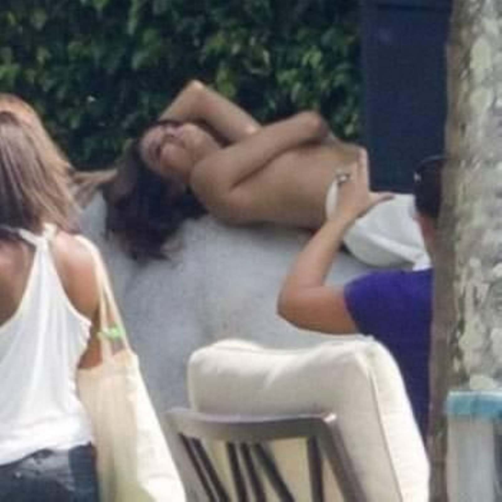 Eva Longoria en topless sobre un caballo