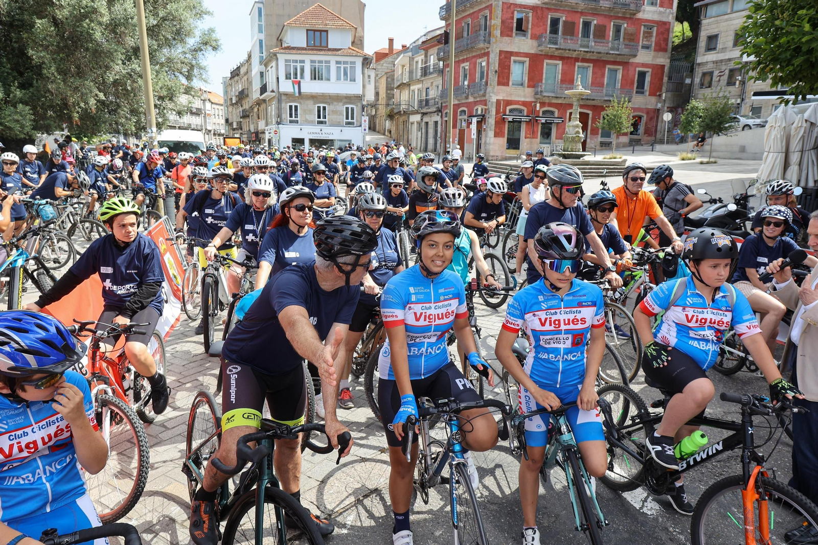 Galería | El ciclismo toma Vigo con la primera edición del Día de la Bici de Atlántico