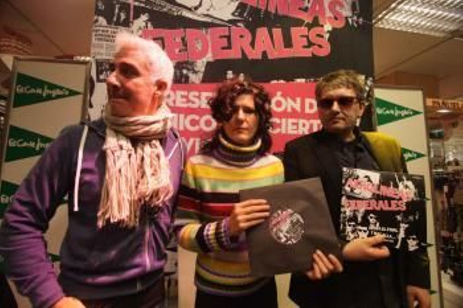 Silvino Díaz, Miguel Costas y Coral Alonso, tres de los Aerolíneas Federales, que ayer presentaron en El Corte Inglés el reencuentro con los seguidores vigueses.