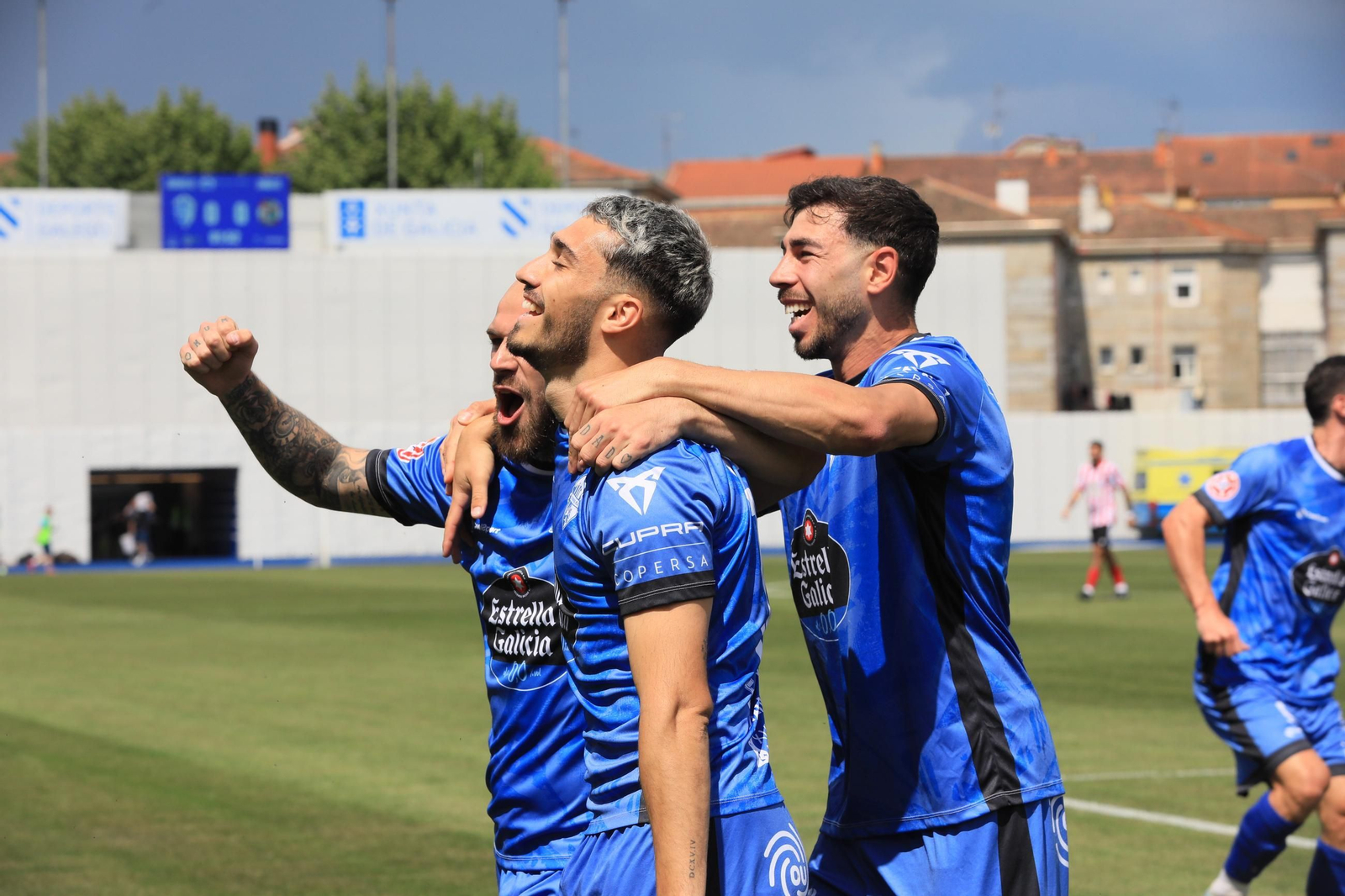 Galería | El Estadio de O Couto vive otra derrota, polémica, del Ourense CF