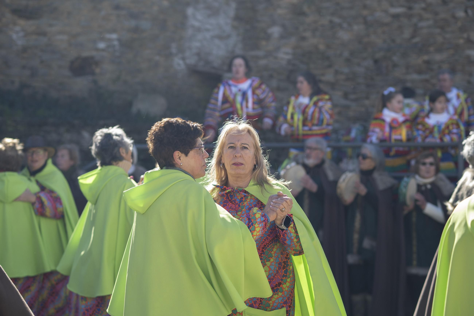 Galería | La música y el color de los Vellarróns en el Entroido de Riós