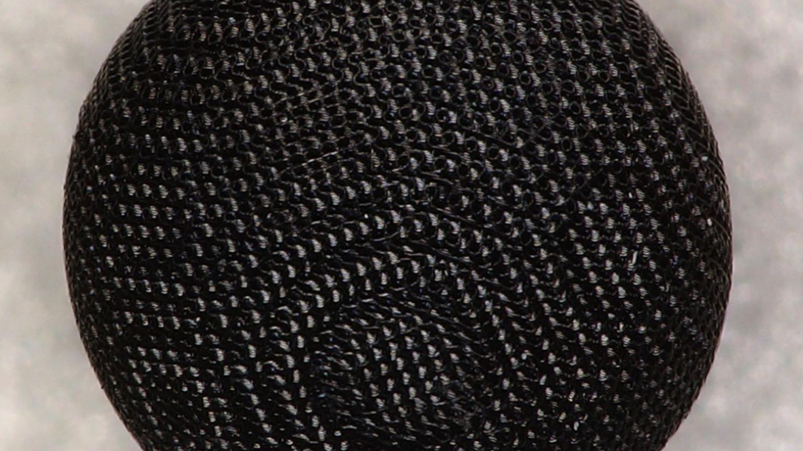 Una cápsula diseñada por científicos de Stanford, vista de cerca