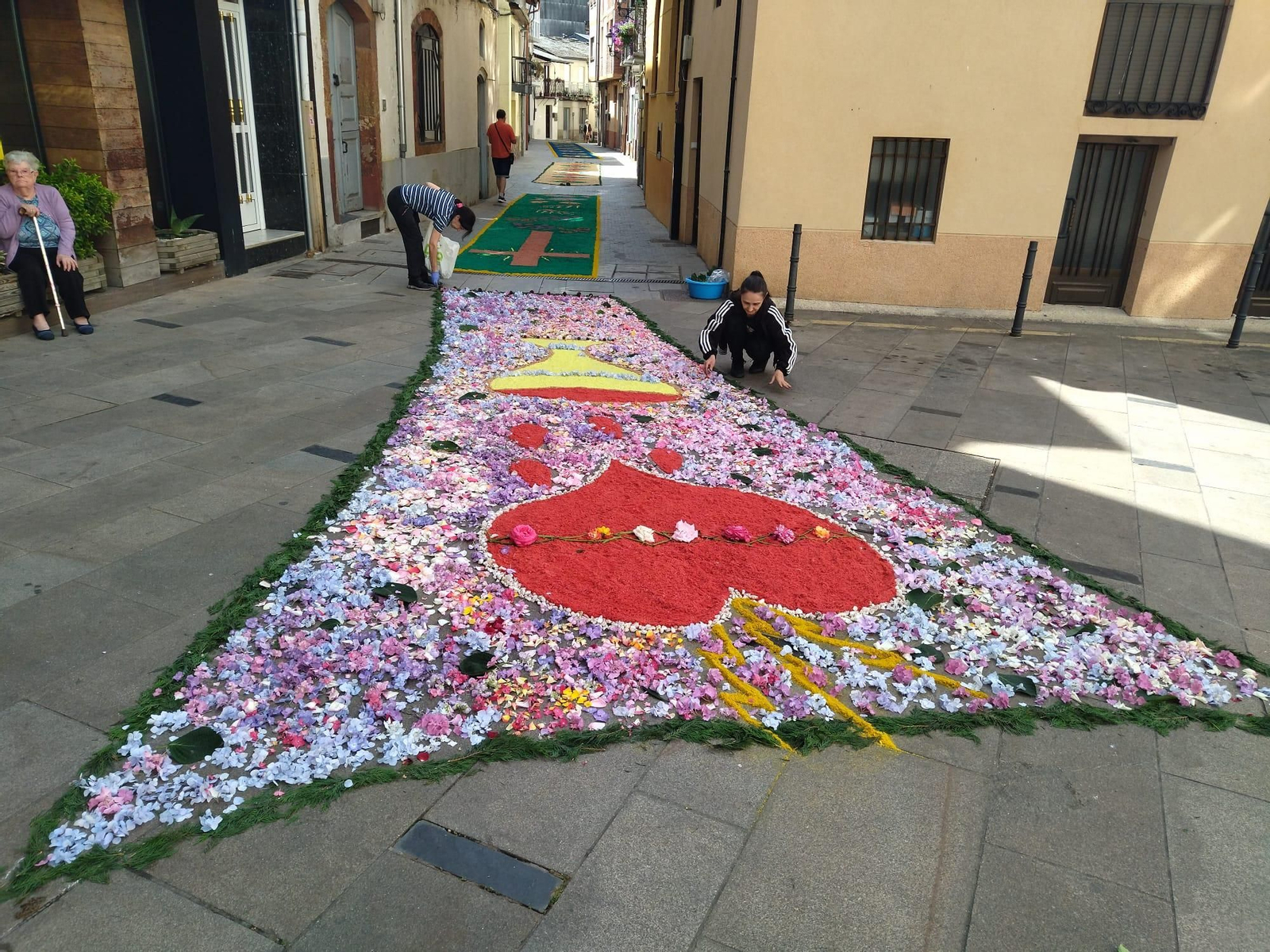 Alfombra floral por el Corpus Christi en A Rúa.