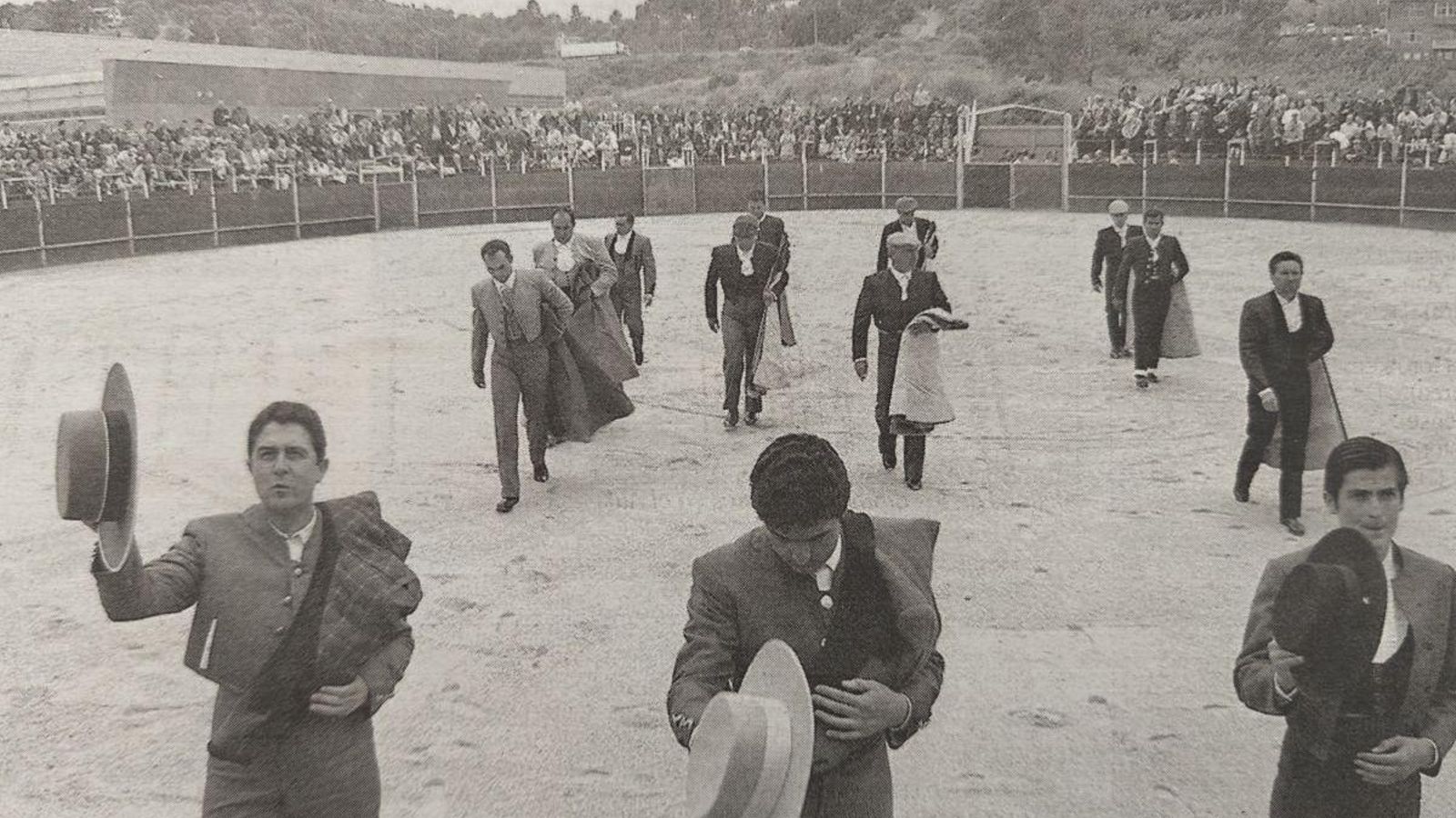 El paseíllo que anuncia el inicio de la corrida en Ourense