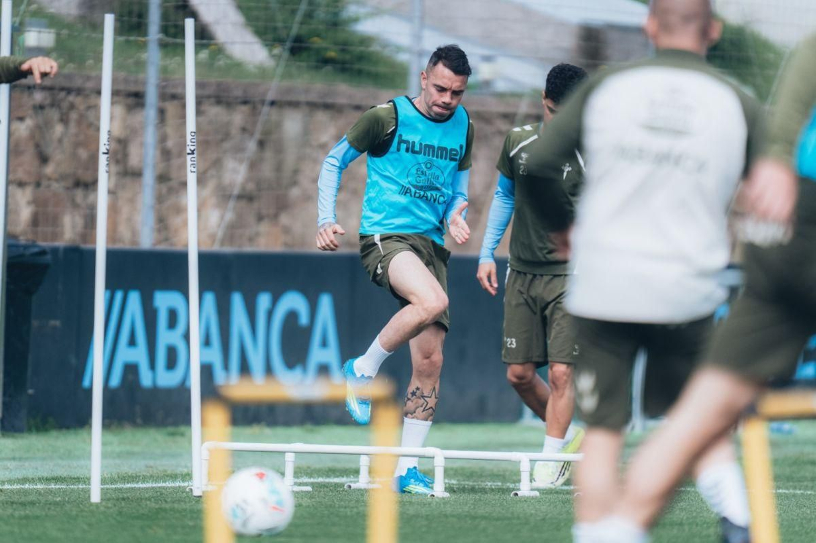 Iago Aspas se ejercita ayer en la ciudad deportiva de Mos. Apenas se ha perdido entrenamientos.