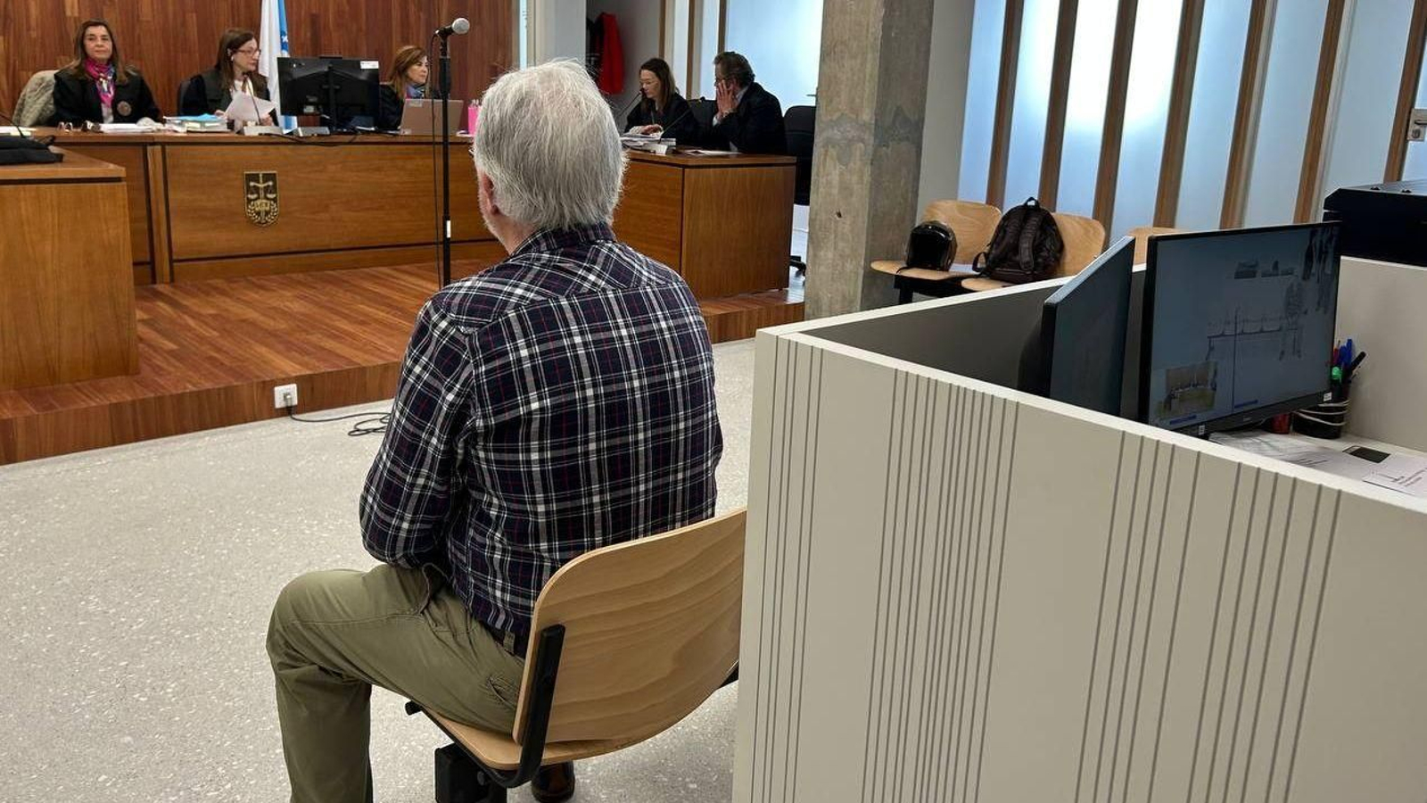 El acusado durante el juicio en Vigo.