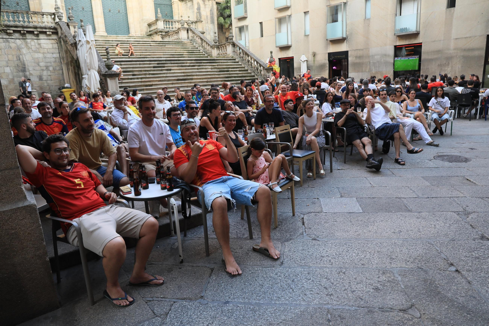 Galería | Ambiente y expectación en las terrazas de Ourense para disfrutar del partido de la selección española ante Portugal , en fotos