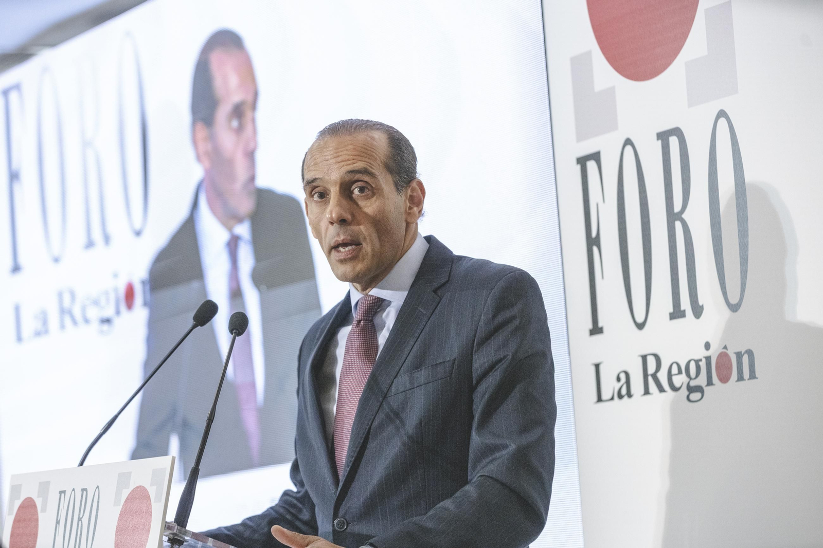 Galería | Numerosos invitados escucharon el análisis geopolítico de Juan Verde en el Foro La Región celebrado en el Restaurante Sanmiguel
