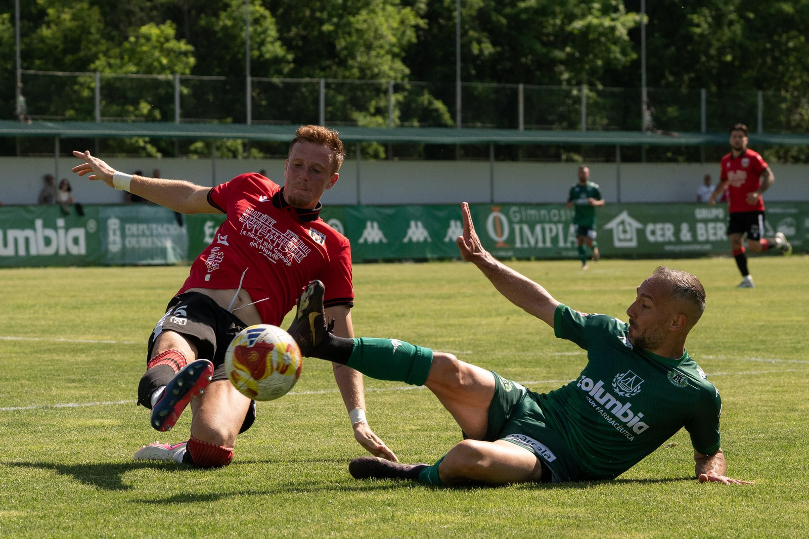 Galería | La afición sigue animando y llenando Espiñedo para apoyar al Arenteiro