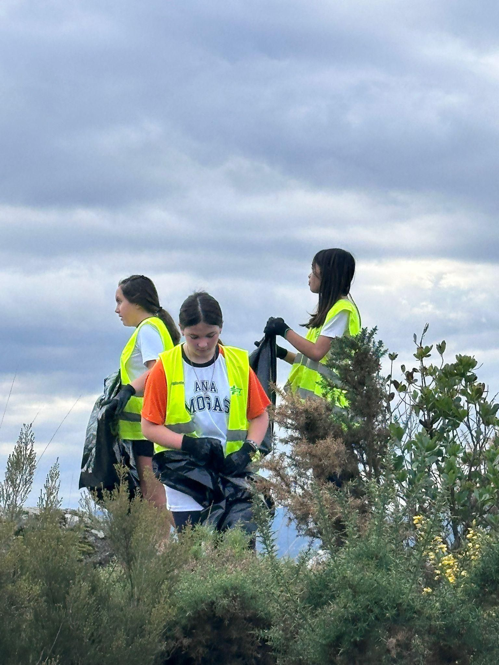 Ecovigilantes retiran la huella de los magostos