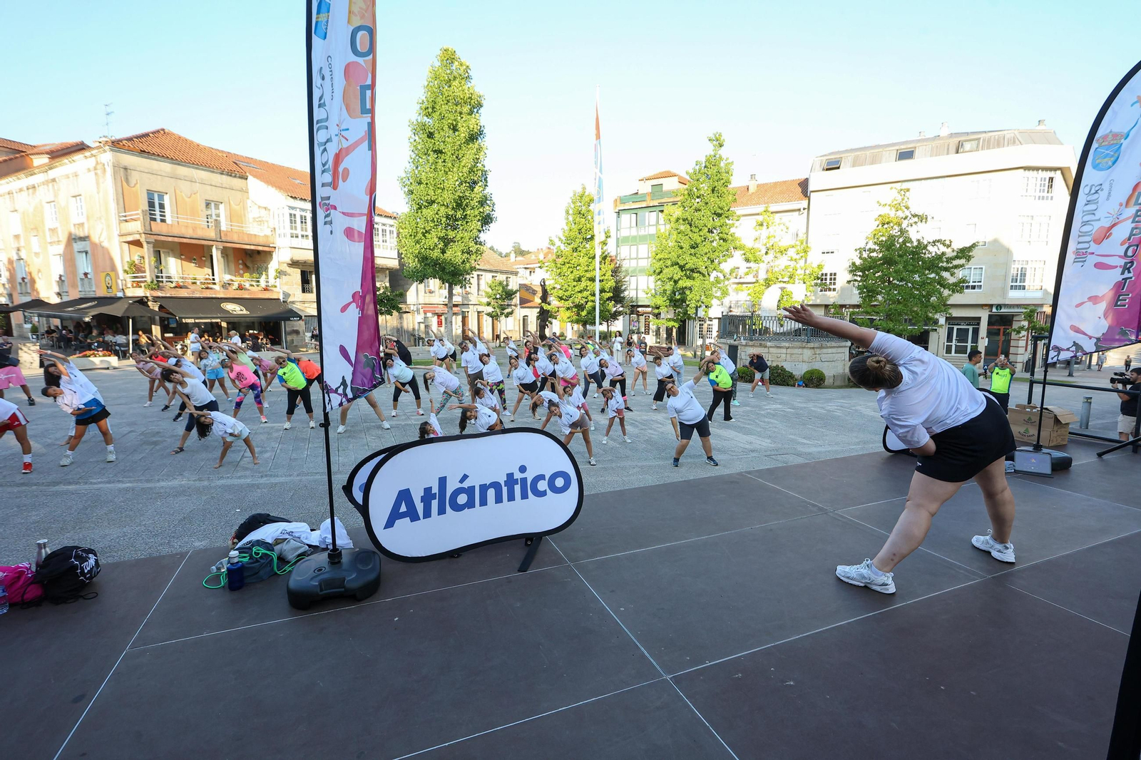 Galería | Un centenar de personas se activan con la sesión de zumba de +Deporte Atlántico