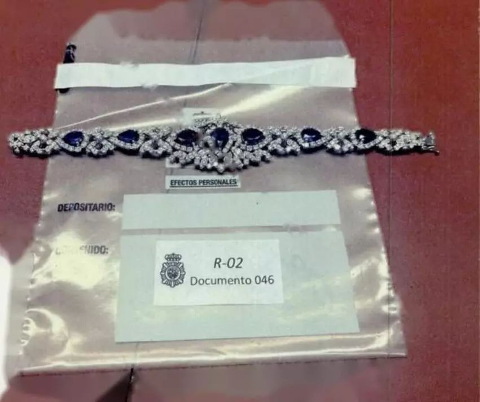 Galería | Las joyas y los relojes que Zapatero guardaba en su despacho