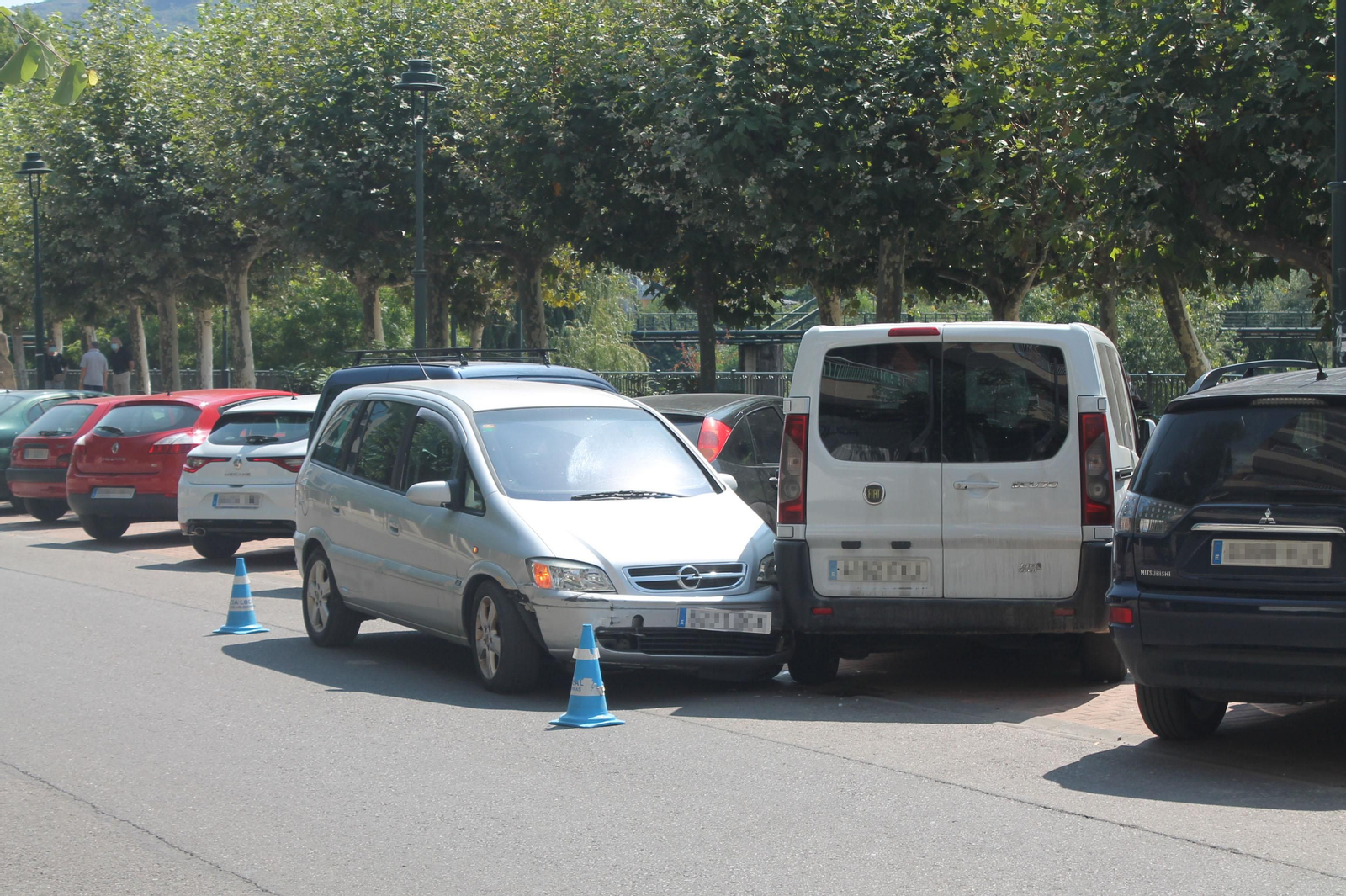 El vehículo accidentado en el paseo del Malecón. (Isaac Cruz)