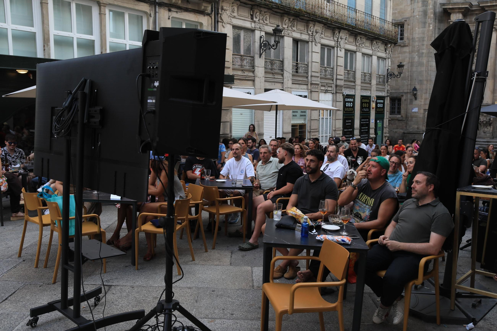 Galería | Ambiente y expectación en las terrazas de Ourense para disfrutar del partido de la selección española ante Portugal , en fotos