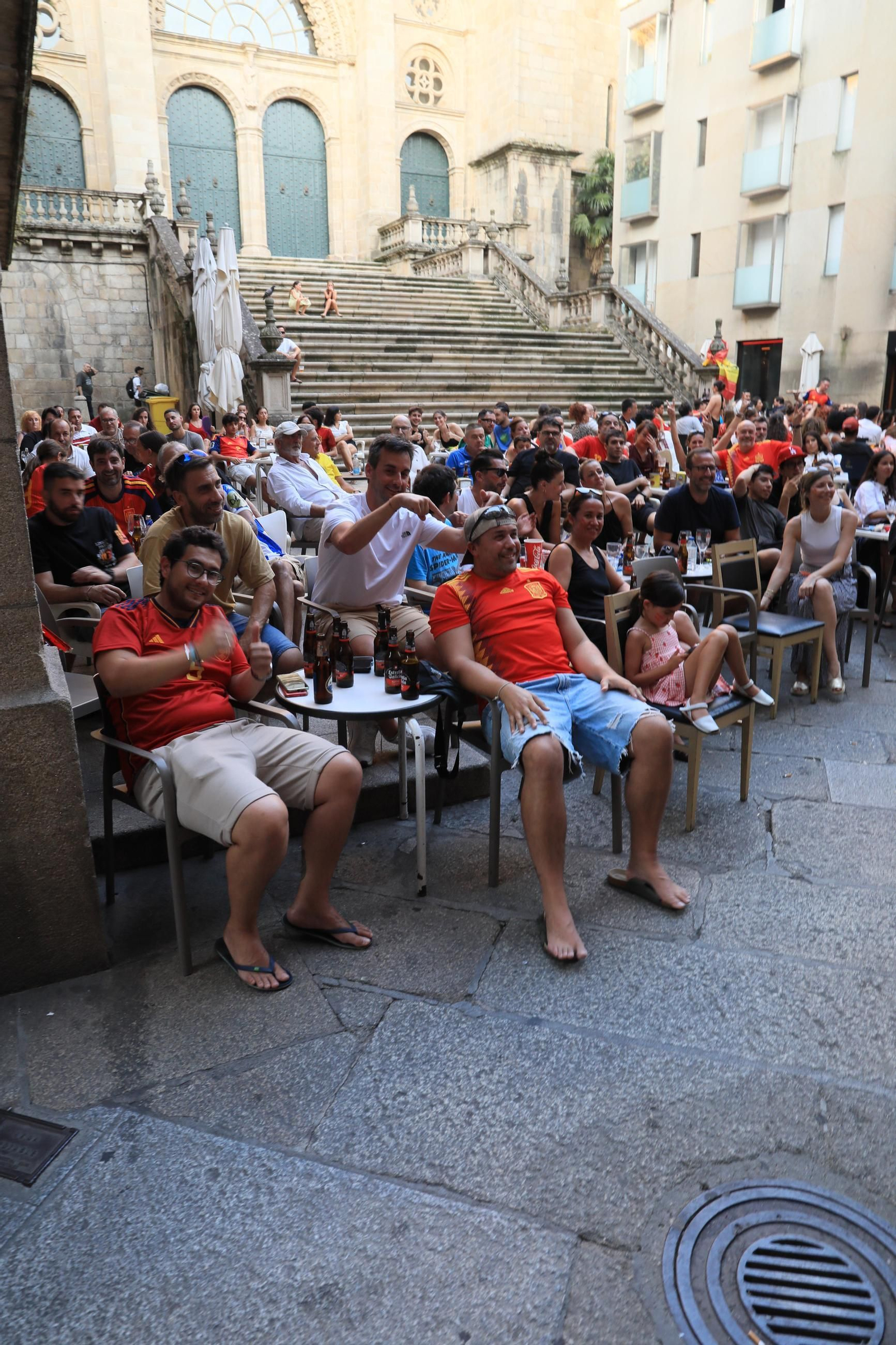 Galería | Ambiente y expectación en las terrazas de Ourense para disfrutar del partido de la selección española ante Portugal , en fotos
