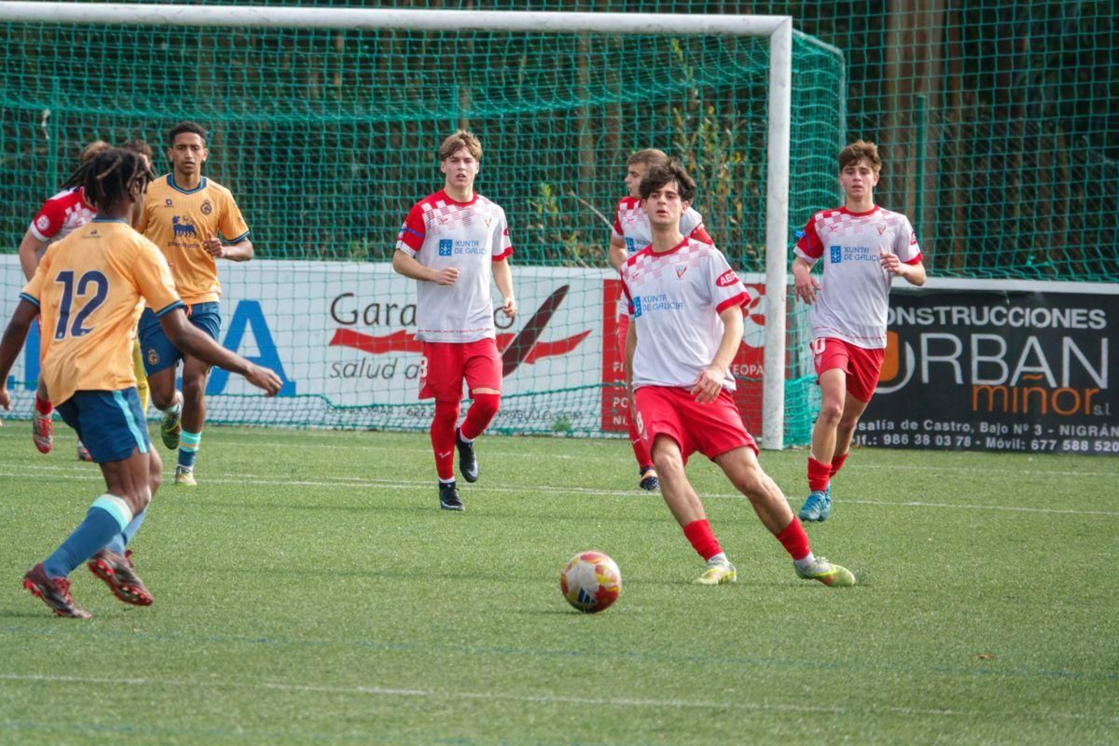 La derrota del Val Miñor complica su situación en la tabla.