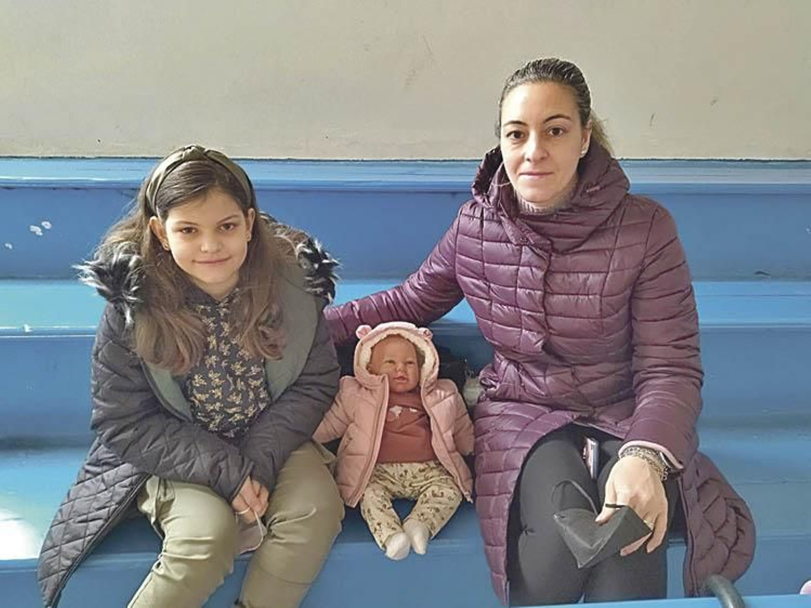 Ainhoa, Daniela (la muñeca) y Mónica.