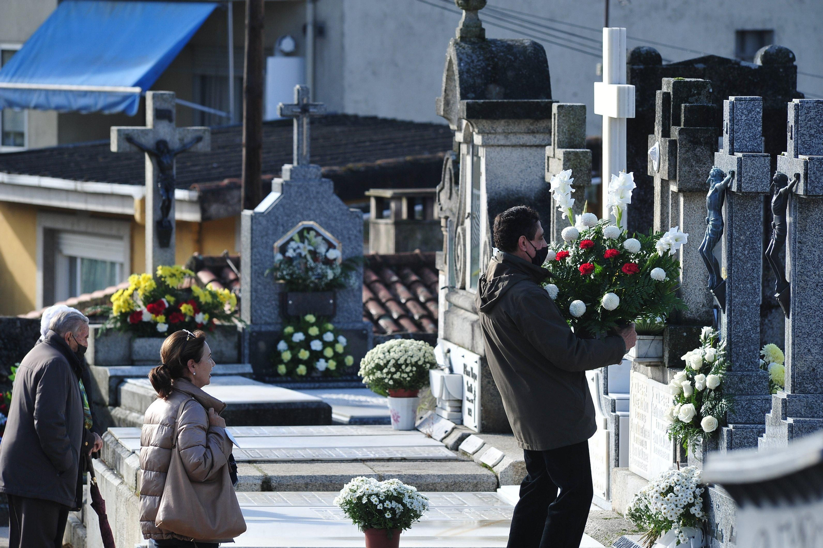 Día de Todos los Santos en el cementerio de San Francisco. José Paz