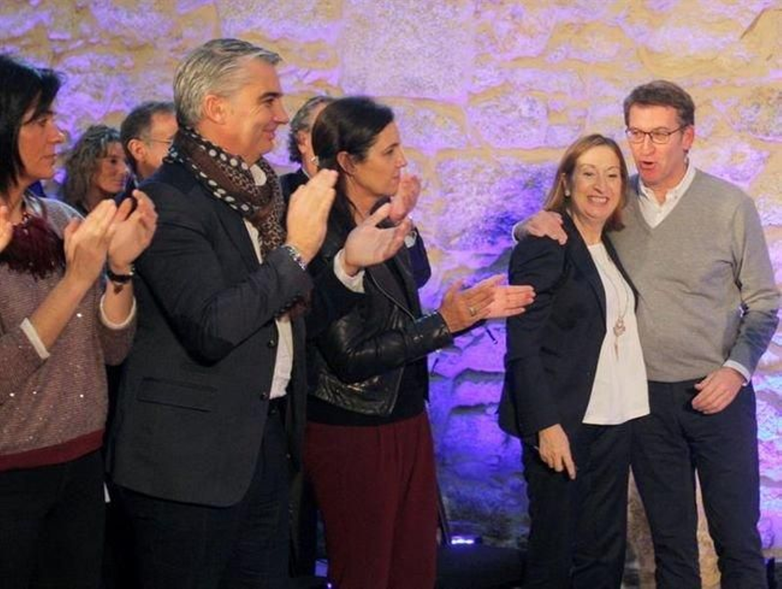 Al acto del PP en Santiago acudió la ministra Ana Pastor, cabeza de lista por Pontevedra.