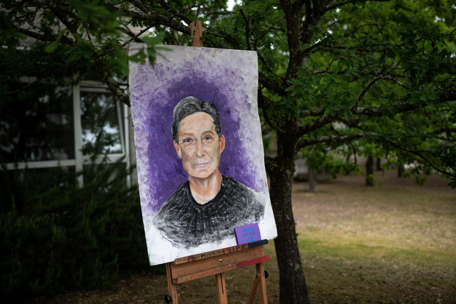 Actividade artística dos alumnos e alumnas de artes no exterior do instituto.