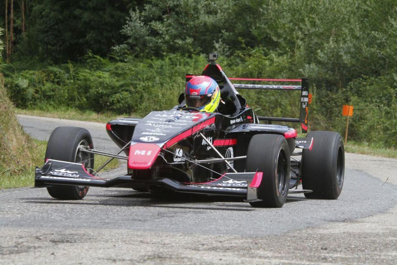 Abrahán Vázquez, con su Fórmula Dicode, realizando una de las subidas.