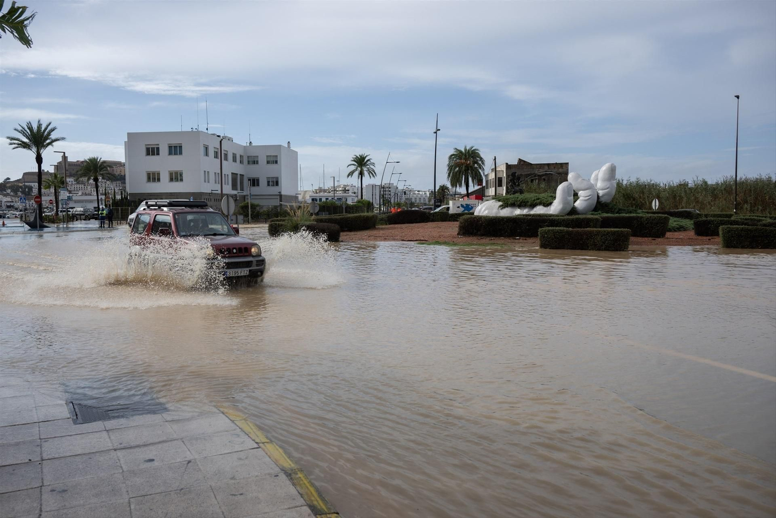 Galería | Calles anegadas y lluvias torrenciales: el paso de la DANA por el Mediterráneo
