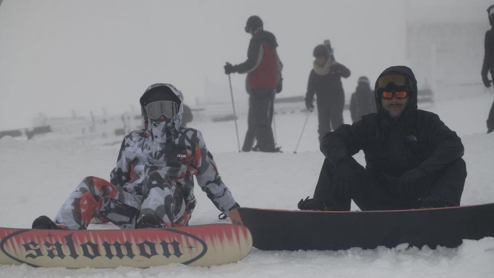 Los snowboard no se perdieron el primer día de la estación.