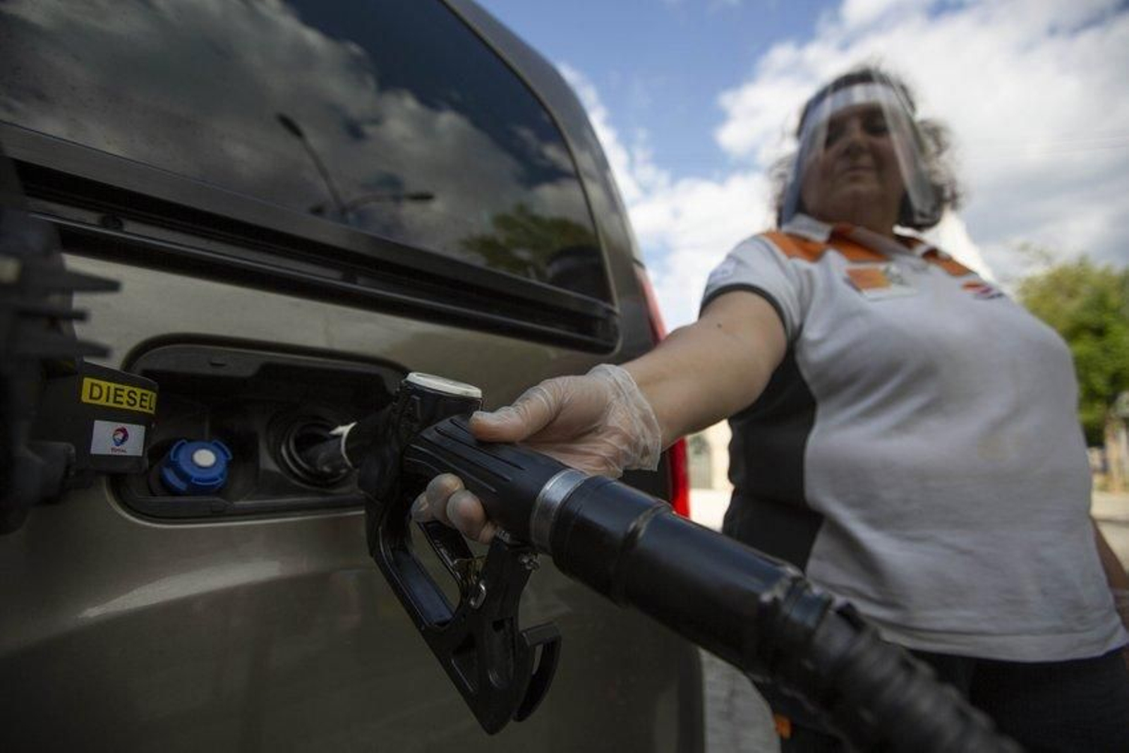 23 de abril. Gasolineras en la provincia de Ourense. En la foto el surtidor del jardín del Posío. Foto: Xesús Fariñas
