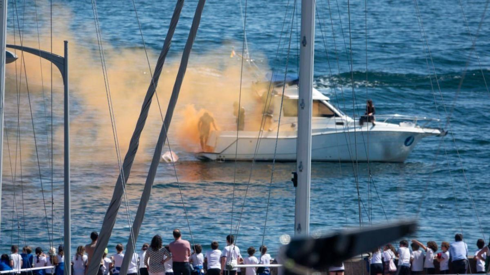 Simulacro de rescate aéreo en el puerto deportivo vigués