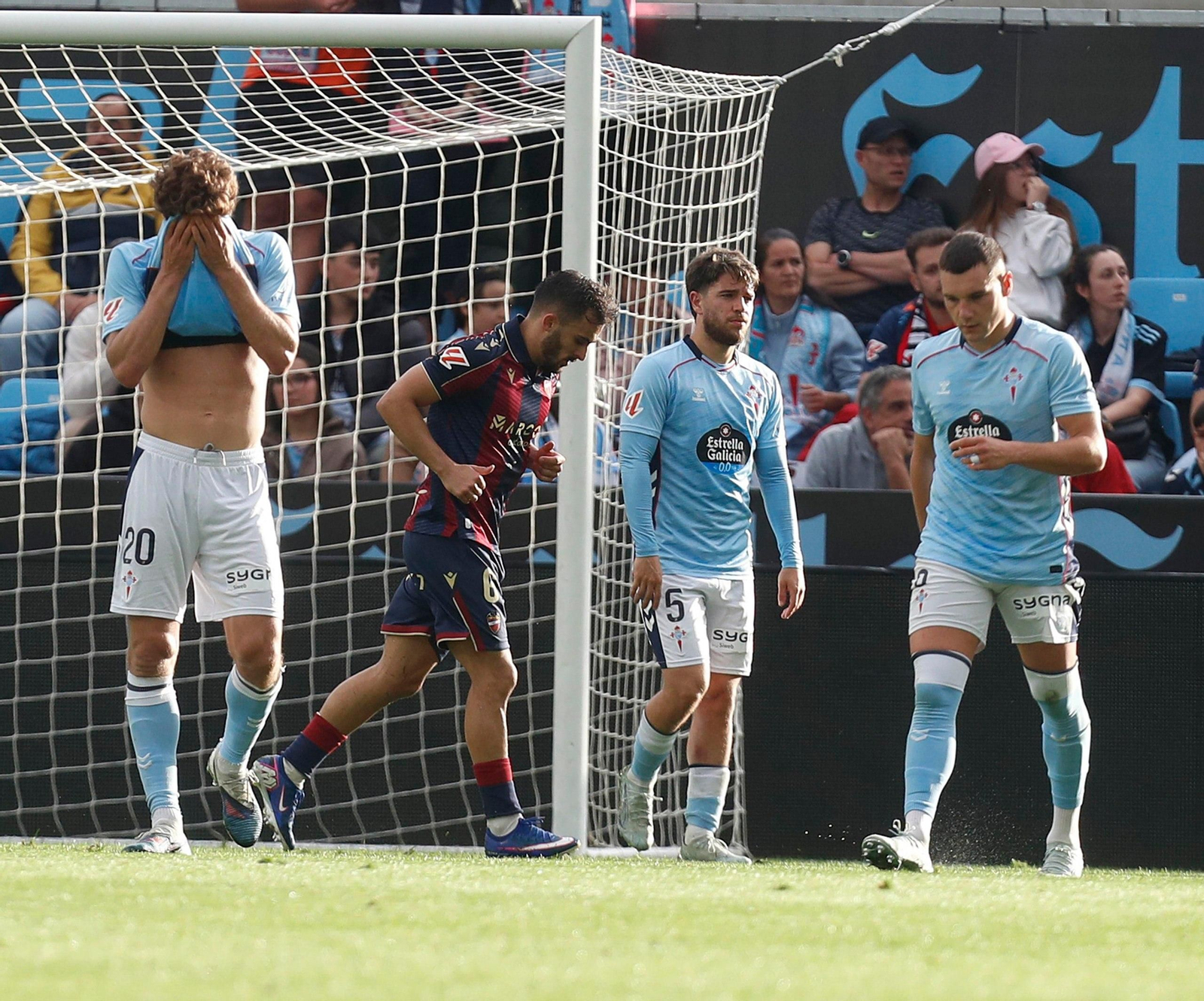 Galería | El Celta cae en casa ante el Levante
