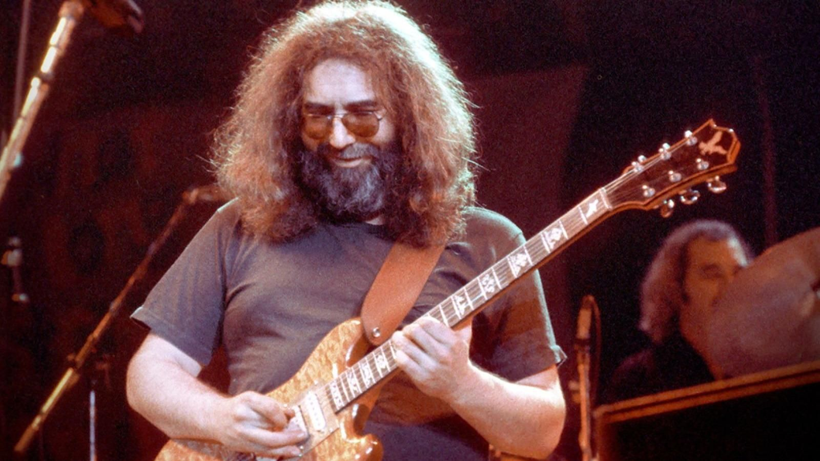 Jerry Garcia durante un concierto del grupo Grateful Dead en 1970.