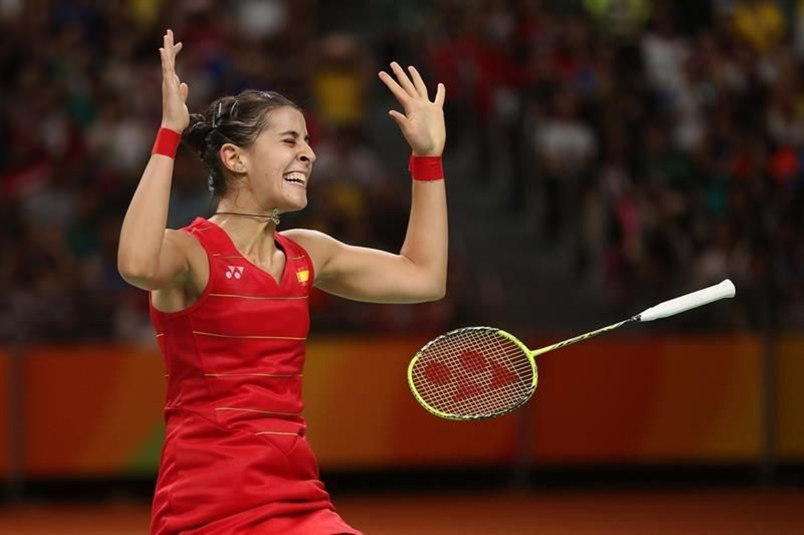Carolina Marín celebra el sexto oro para España.