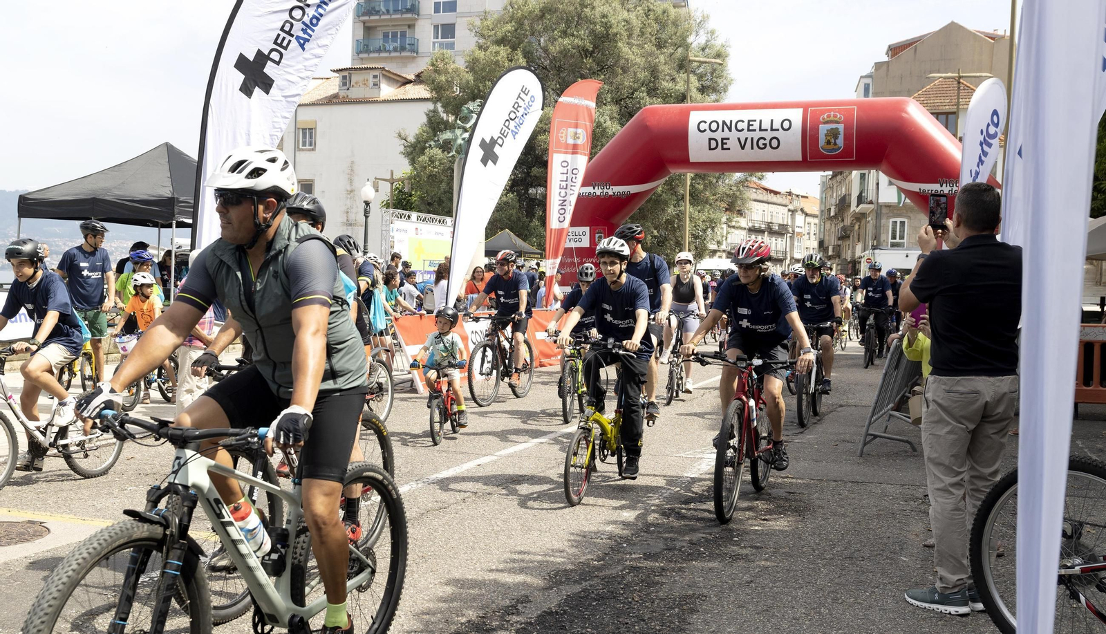 Galería | El ciclismo toma Vigo con la primera edición del Día de la Bici de Atlántico