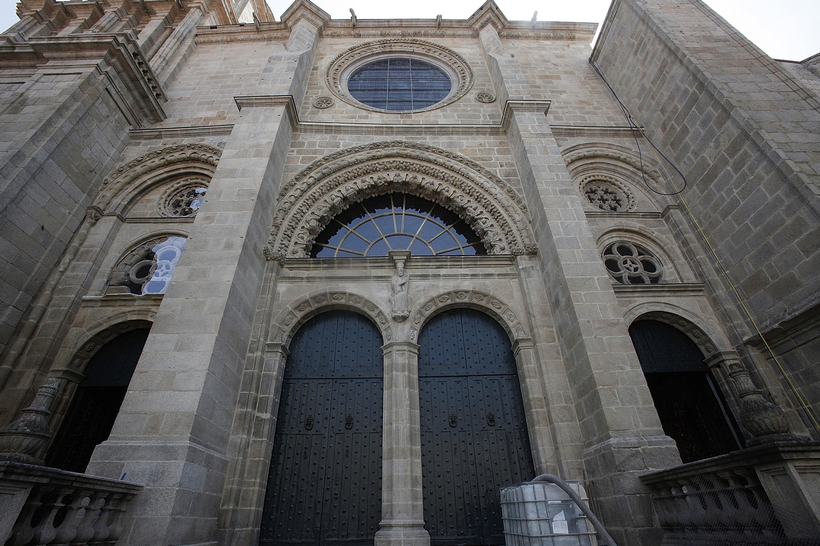 Fachada principal de la Catedral de San Martiño de Ourense. (FOTO: MIGUEL ÁNGEL)