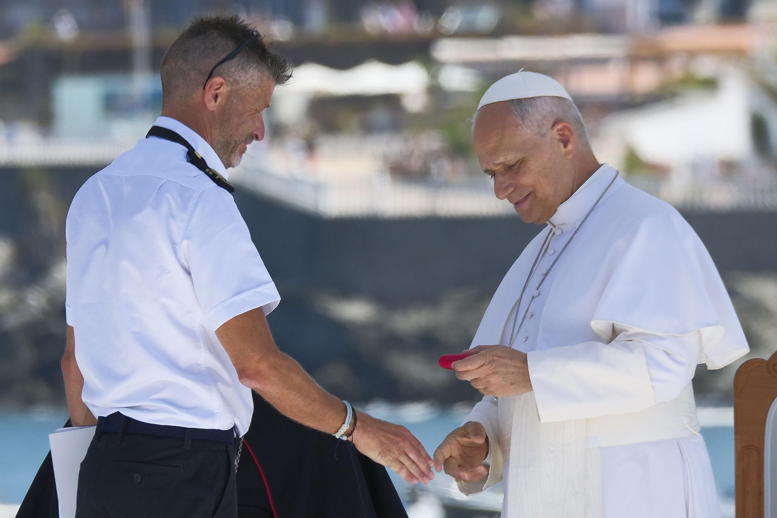 Galería | El papa León XIV se encuentra con migrantes en el puerto de Arguineguín