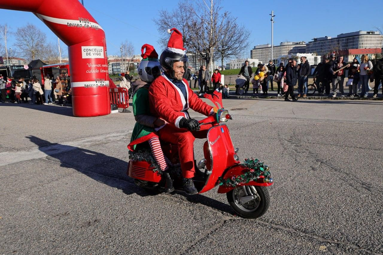 Galería | Los papanoeles moteros toman Vigo