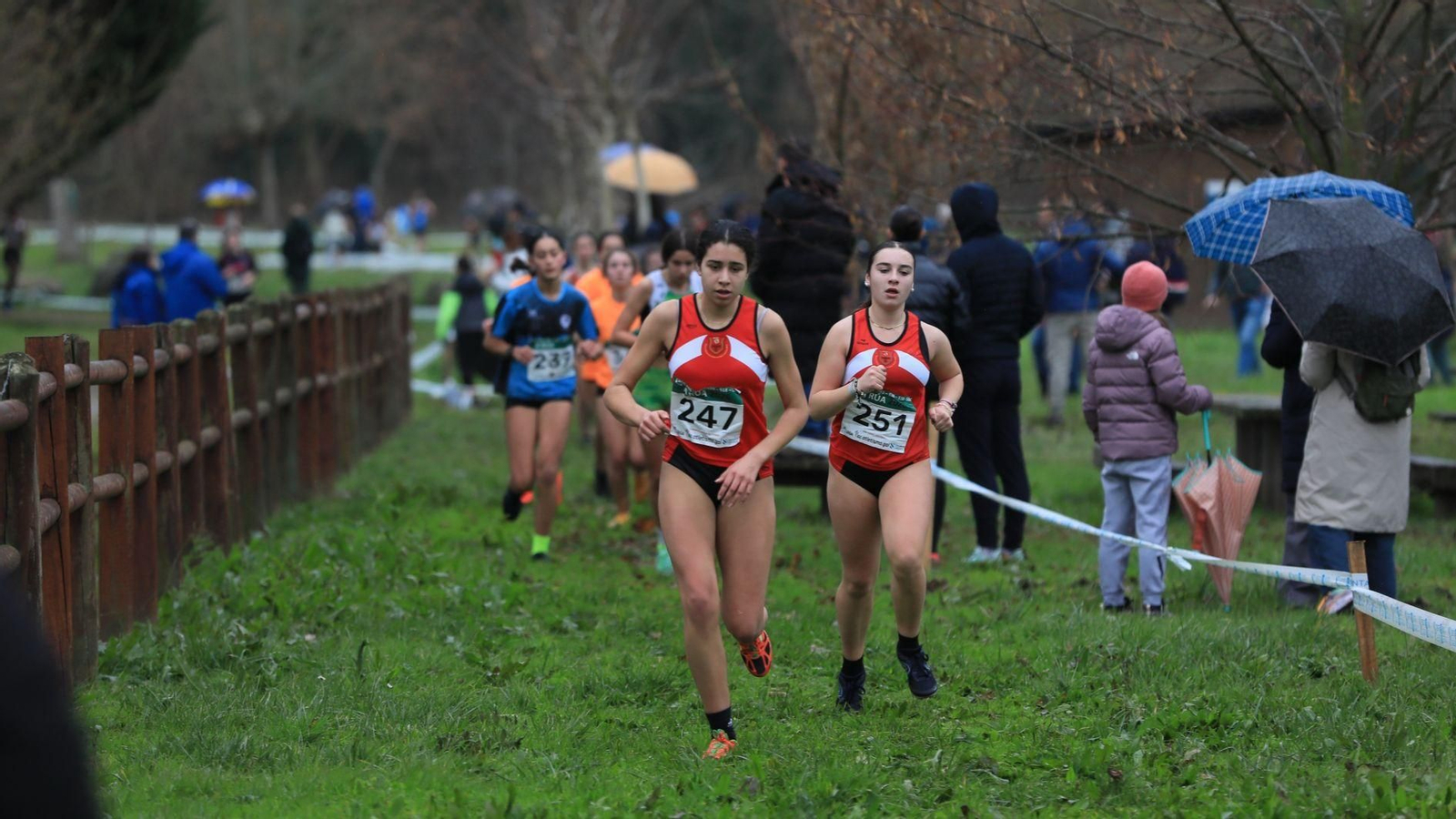 Las atletas sénior y sub-23 del Comesaña obtuvieron la victoria en el Gallego. Y la base corre detrás.