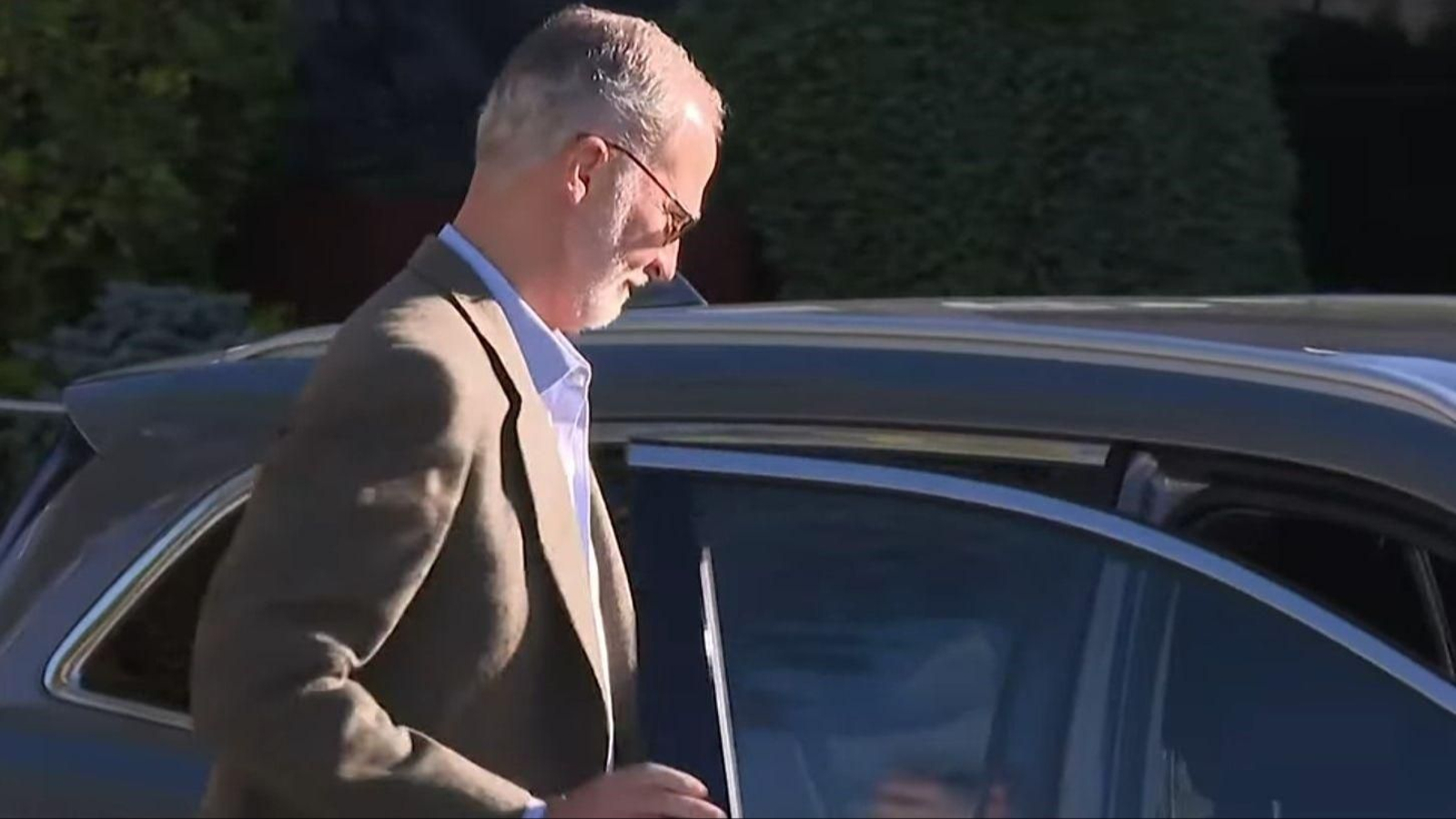 Felipe VI ha salido de la clínica con unas gafas de sol.