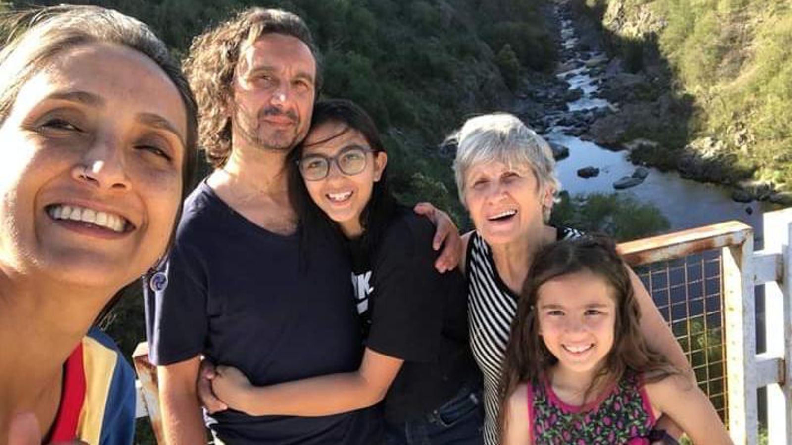 María Rosa con sus hijos Ruy y Mónica, y sus nietas Antía y Joaquina, disfrutando de unas vacaciones en Córdoba